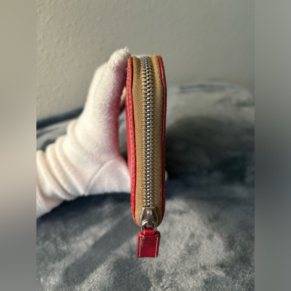 AUTHENTIC PRADA Logo Plate Punching Leather Zip Around Long Wallet Red - Picture 3 of 9